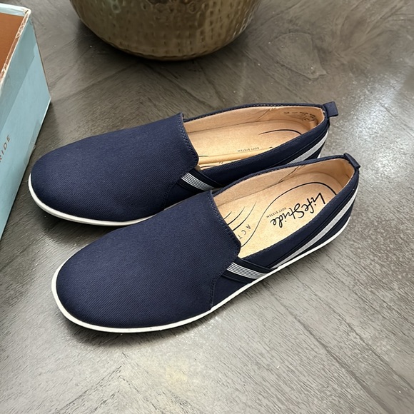 LifeStride Namaste Womens Slip On Comfort Casual And Fashion Sneakers - Picture 9 of 12